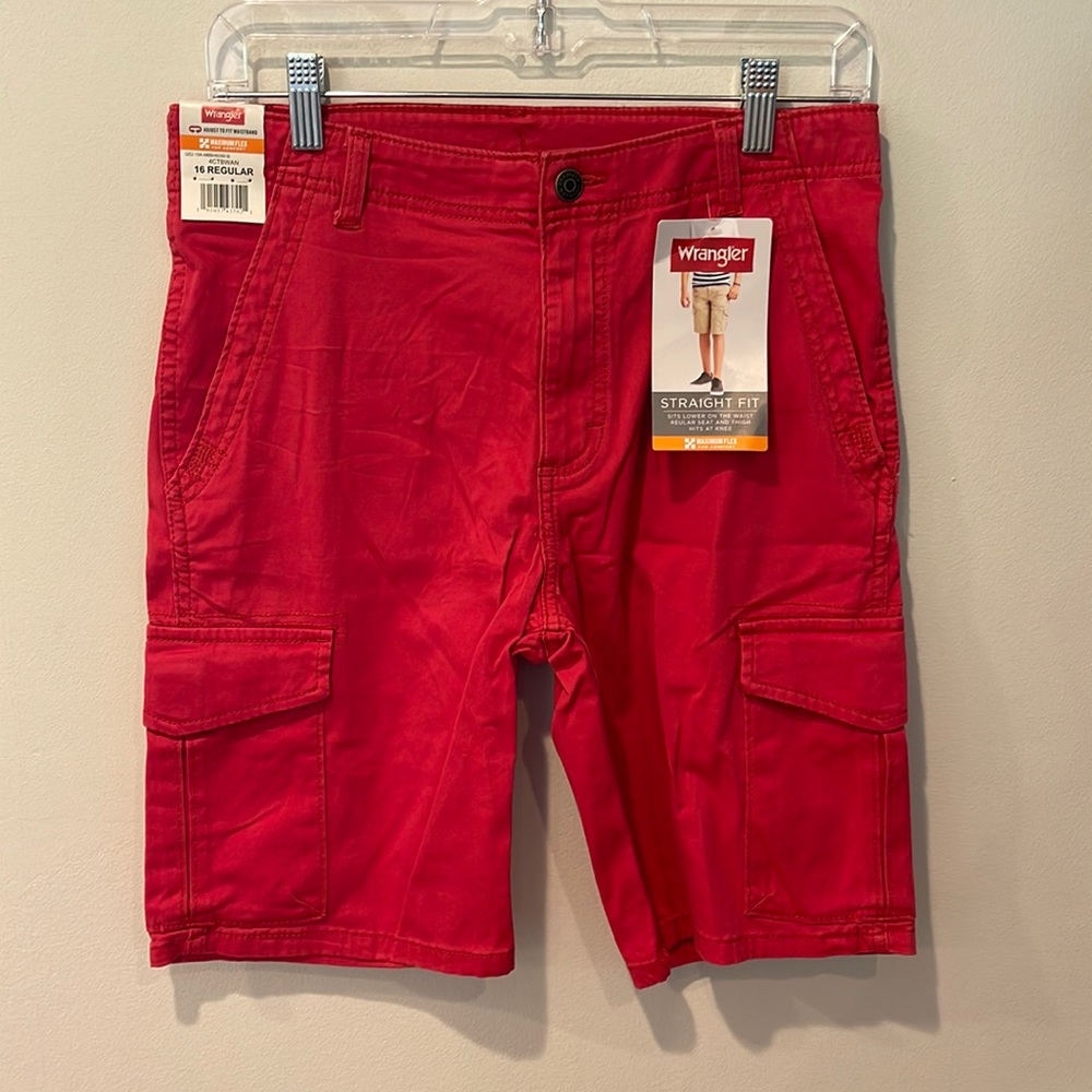 NWT, Wrangler cargo shorts, size 16 regular